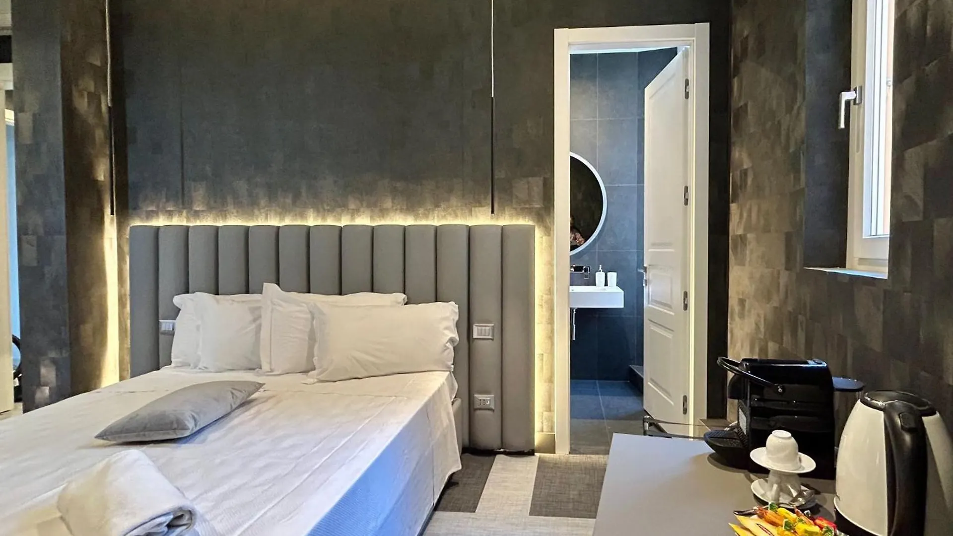 Private Luxury Suites Roma 2*,