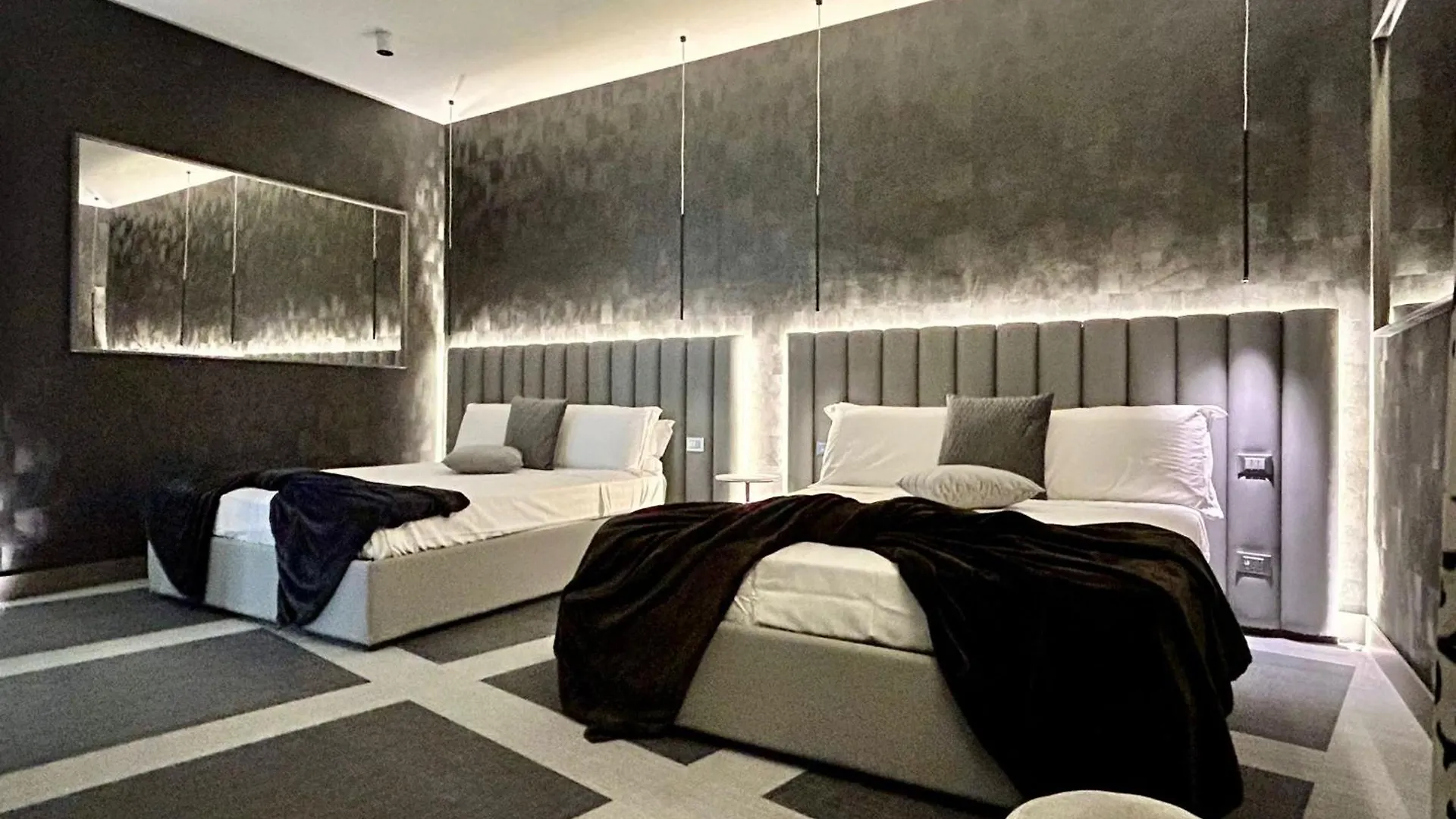 Private Luxury Suites Roma 2*,  Italia