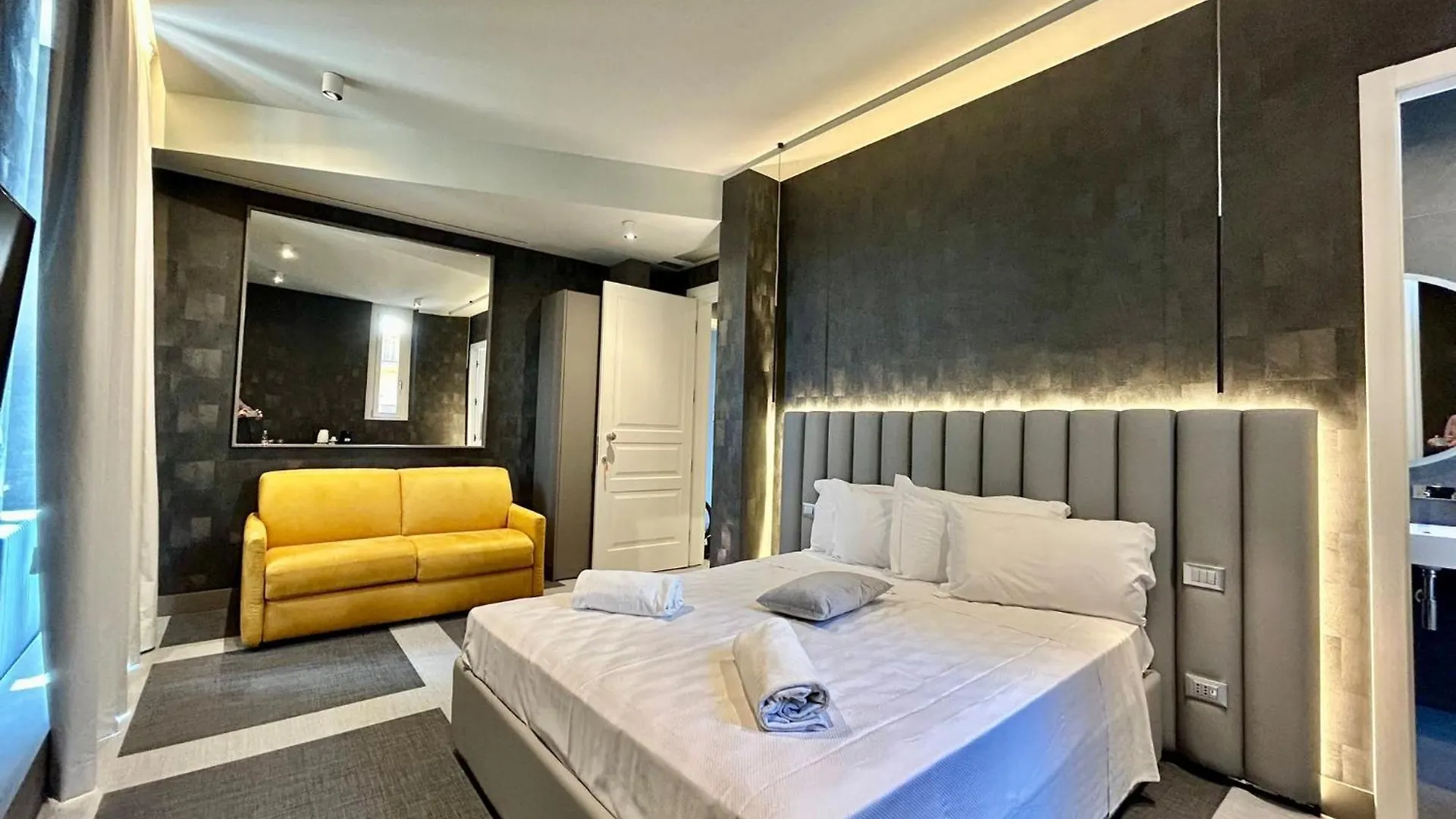 Private Luxury Suites Roma 2*,  Italia